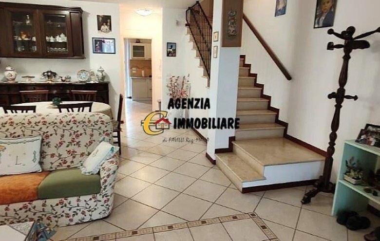 Bifamiliare in vendita a Camaiore
