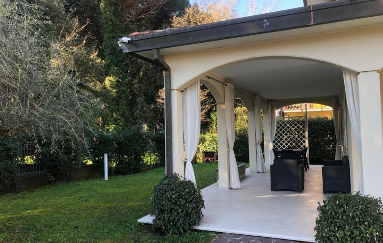 Villa singola in vendita a Massa