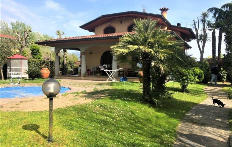 Villa singola in vendita a Massa