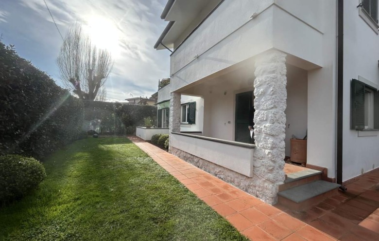 Appartamento in affitto a Pietrasanta