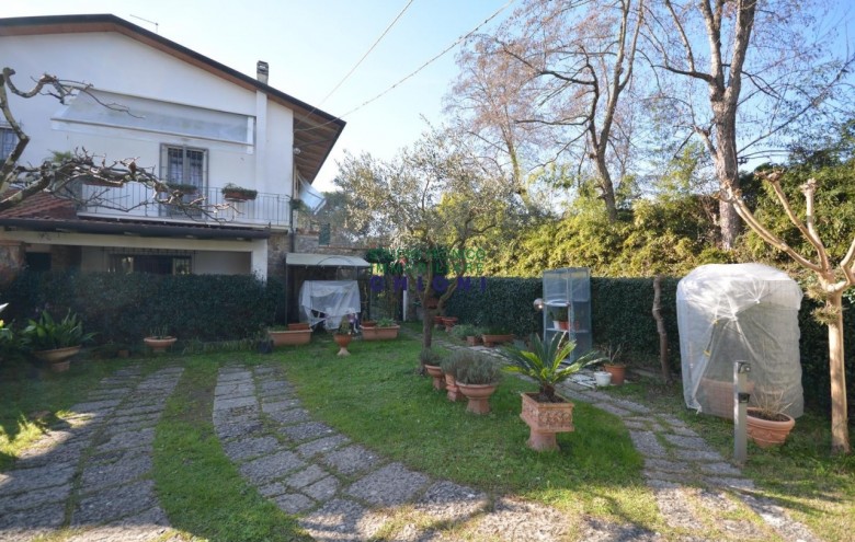 Villetta a schiera in affitto a Massa