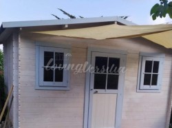 casetta-in-legno-in-collina-vista-mare