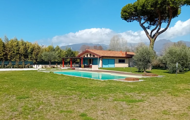Villa singola in affitto a Forte dei Marmi