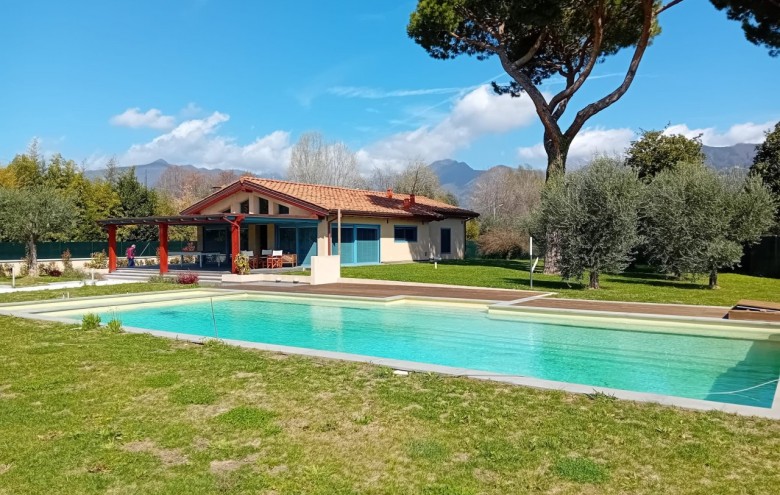 Villa singola in affitto a Forte dei Marmi