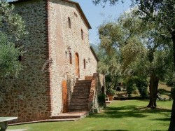 splendido-casale-toscano-prima-collina-di-camaiore