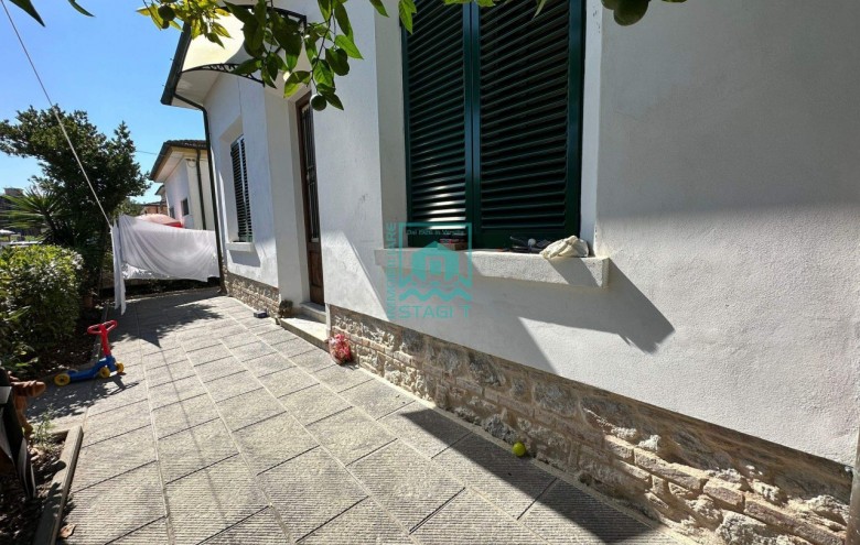 Bifamiliare in affitto a Camaiore