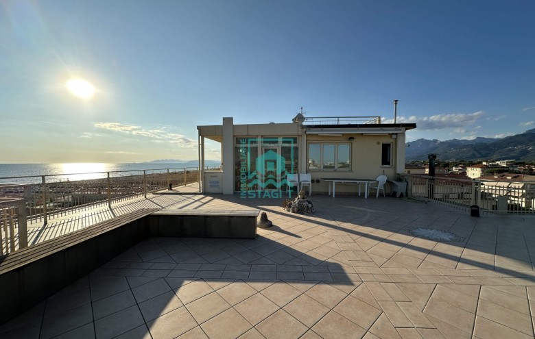 Attico in affitto a Camaiore