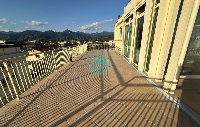 Attico in affitto a Camaiore