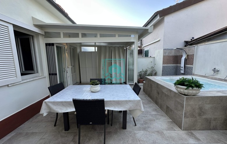 Bifamiliare in affitto a Camaiore