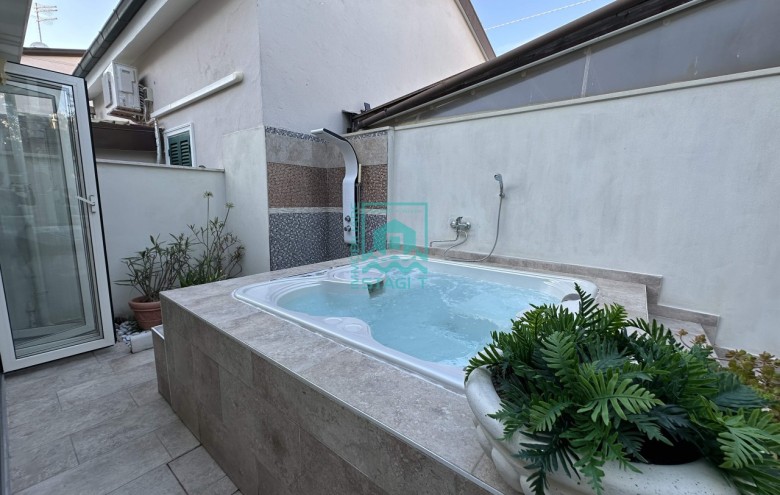 Bifamiliare in affitto a Camaiore