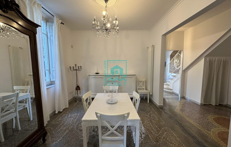 Bifamiliare in affitto a Camaiore