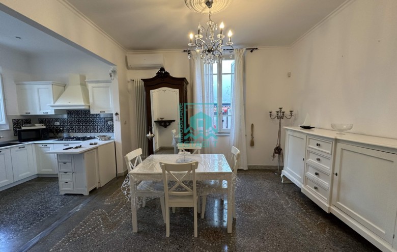 Bifamiliare in affitto a Camaiore