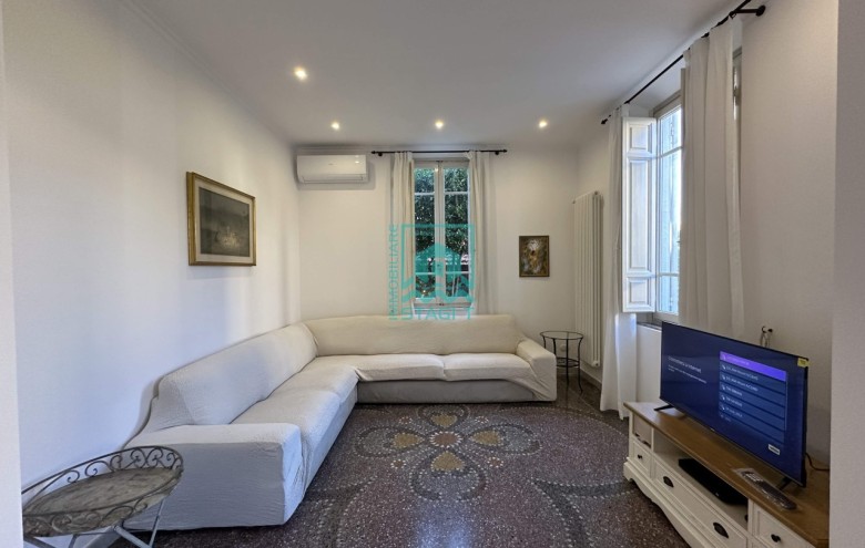 Bifamiliare in affitto a Camaiore