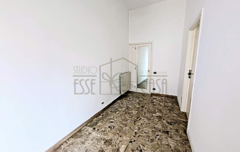 Fondo Commerciale in affitto a Camaiore