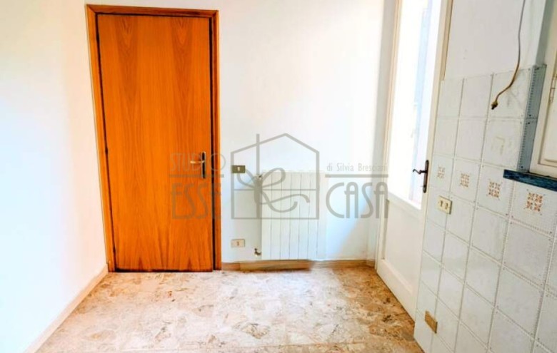 Fondo Commerciale in affitto a Camaiore