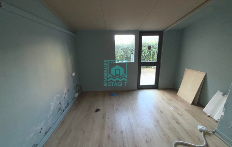 Fondo Commerciale in affitto a Camaiore