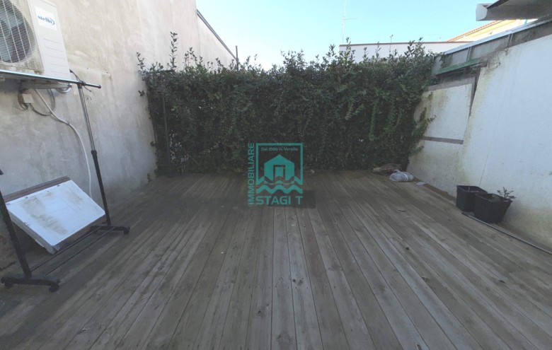 Fondo Commerciale in affitto a Camaiore