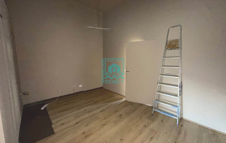 Fondo Commerciale in affitto a Camaiore