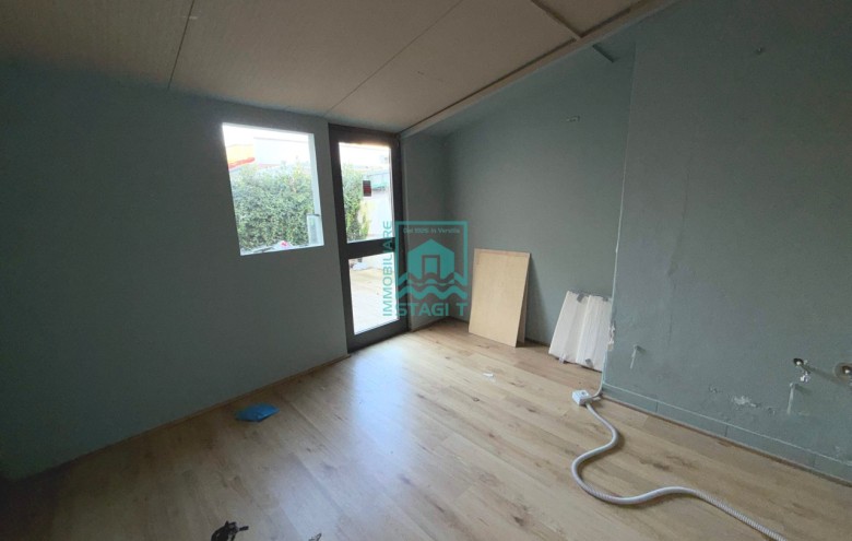 Fondo Commerciale in affitto a Camaiore