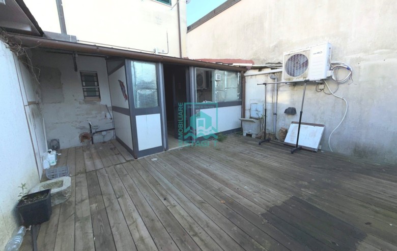 Fondo Commerciale in affitto a Camaiore