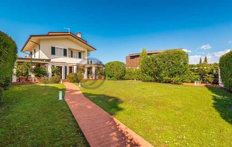 Villa singola in affitto a Forte dei Marmi