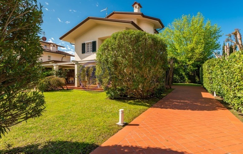 Villa singola in affitto a Forte dei Marmi