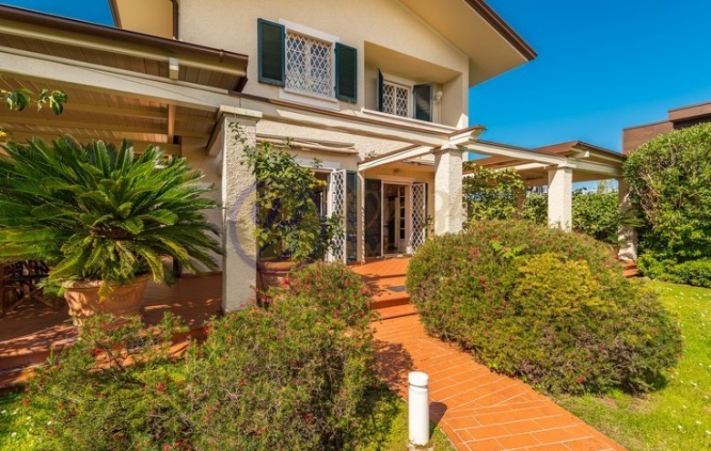 Villa singola in affitto a Forte dei Marmi