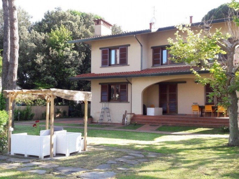 Bifamiliare in affitto a Camaiore