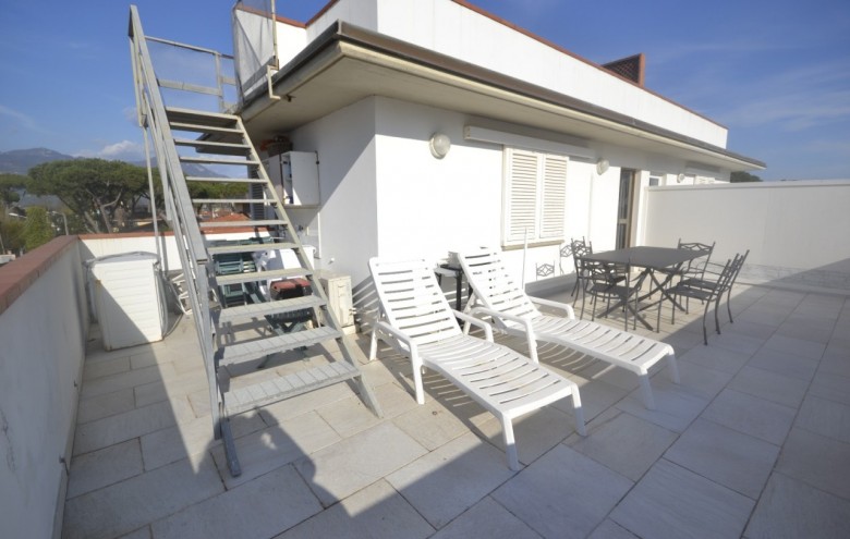 Villa singola in affitto a Pietrasanta