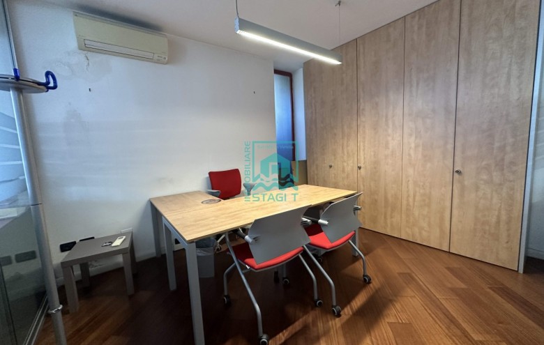 Ufficio in affitto a Viareggio
