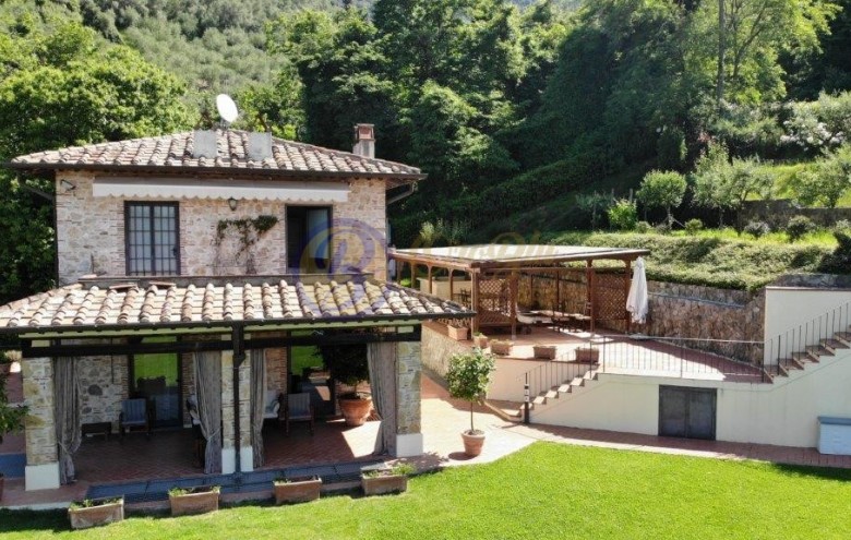 Villa singola in affitto a Camaiore