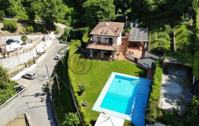 Villa singola in affitto a Camaiore