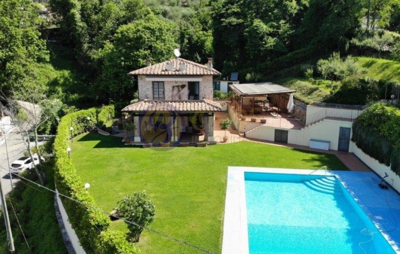 Villa singola in affitto a Camaiore