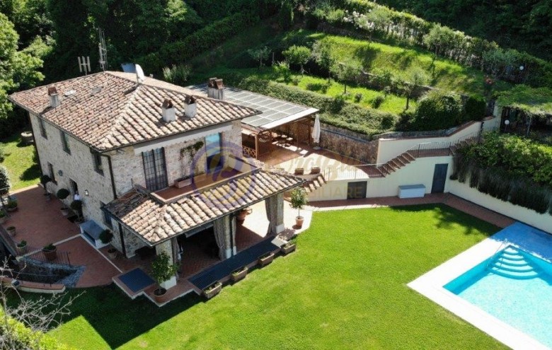 Villa singola in affitto a Camaiore