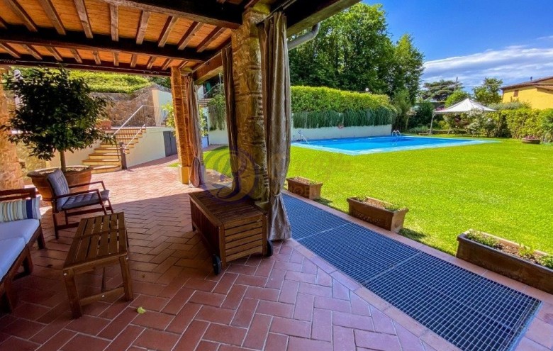 Villa singola in affitto a Camaiore