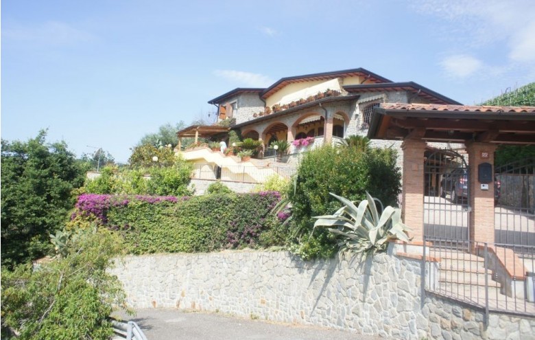 Villa singola in vendita a Massa