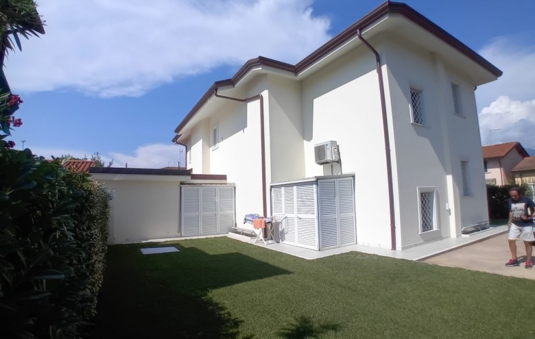 Bifamiliare in vendita a Pietrasanta