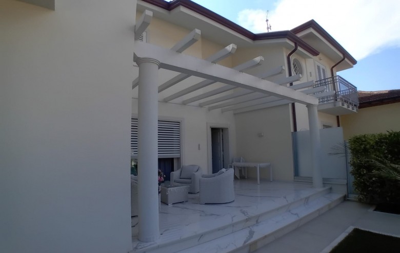 Bifamiliare in vendita a Pietrasanta