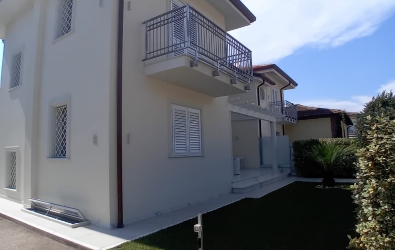 Bifamiliare in vendita a Pietrasanta