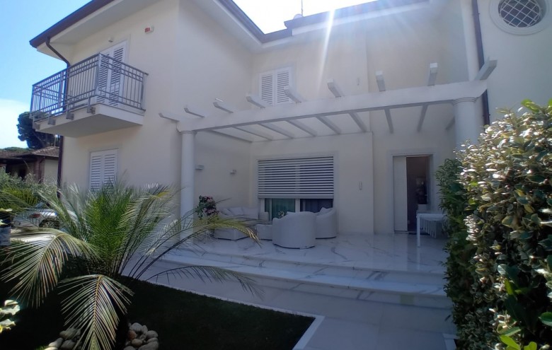 Bifamiliare in vendita a Pietrasanta