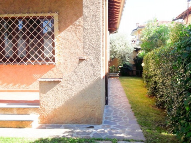 Bifamiliare in vendita a Camaiore