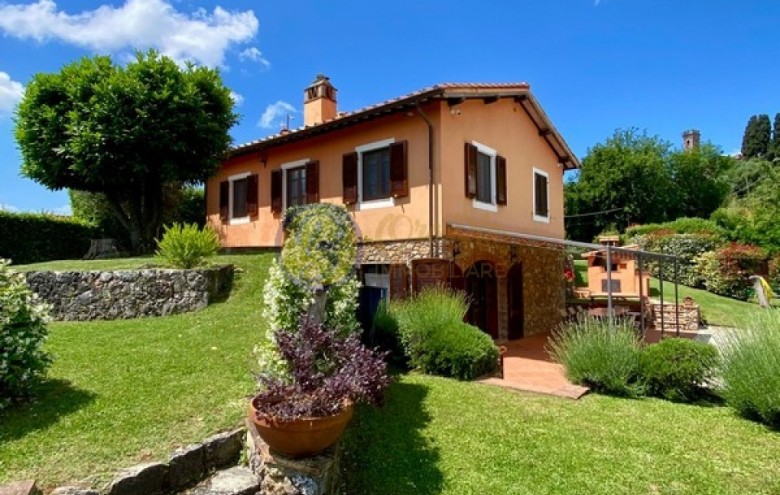 Rustico in vendita a Camaiore