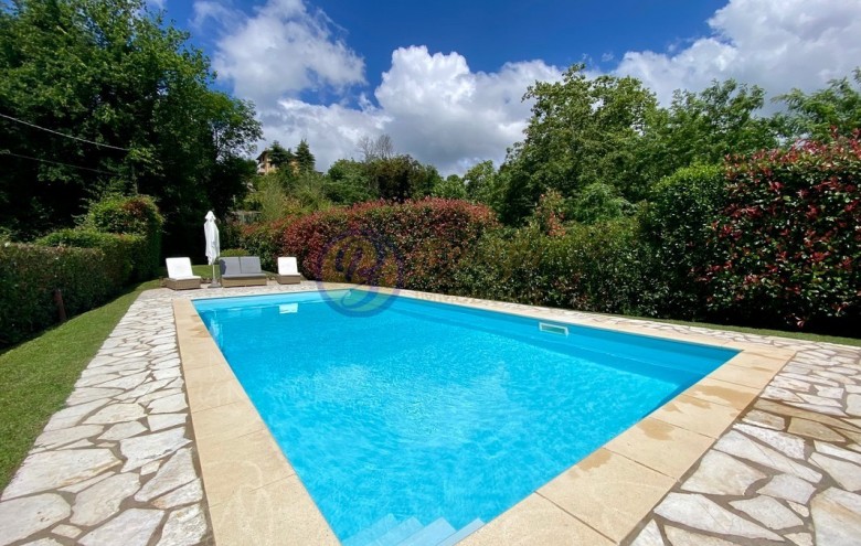 Rustico in vendita a Camaiore