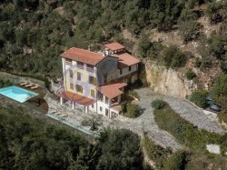 camaiore-collina-vista-mare-vedesi-grande-rustico