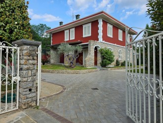 Villa singola in vendita a Camaiore