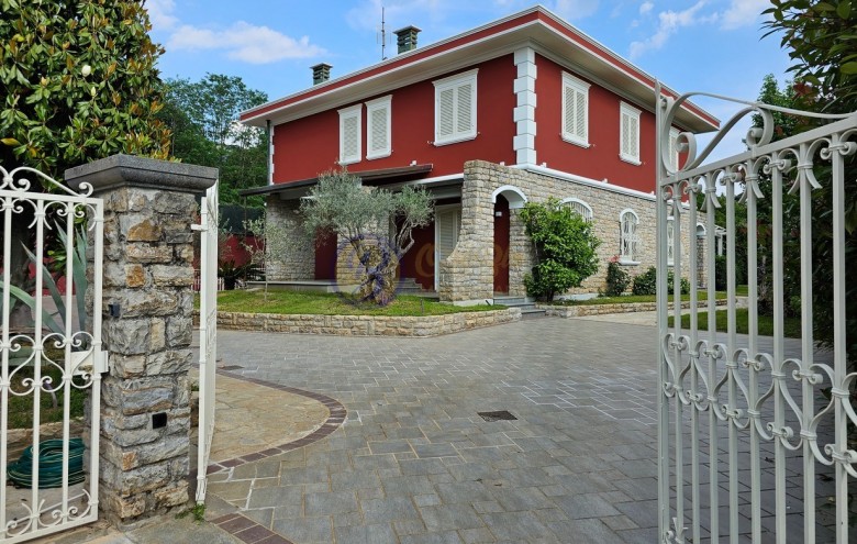 Villa singola in vendita a Camaiore