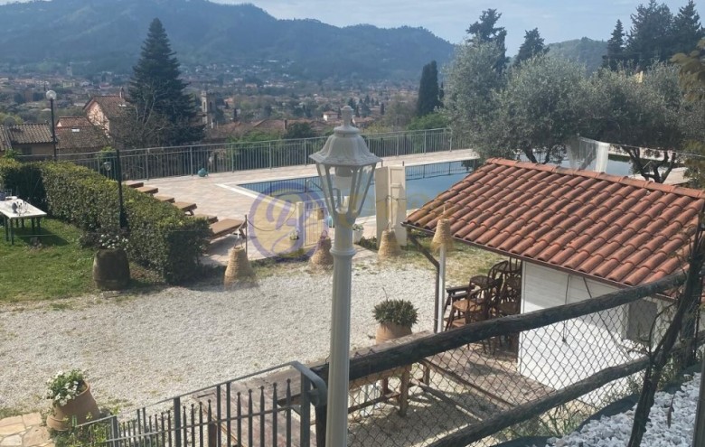 Villa singola in vendita a Camaiore