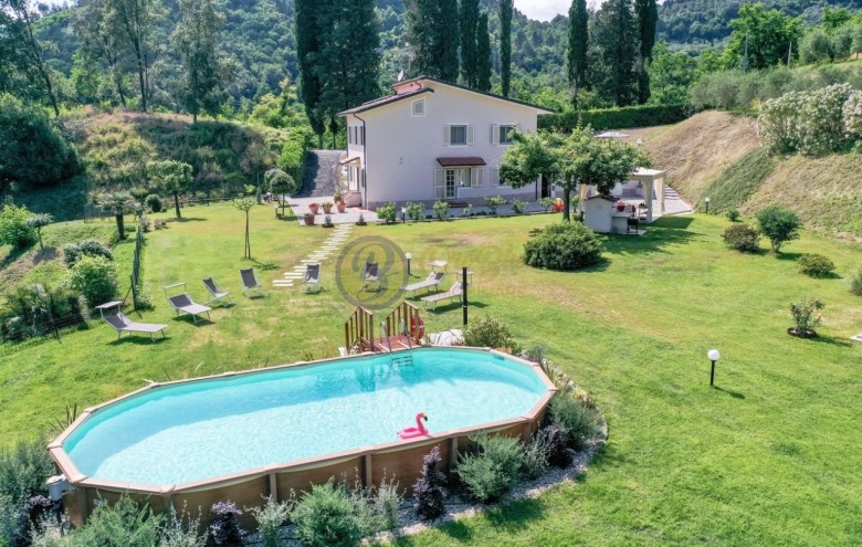 Villa singola in vendita a Camaiore