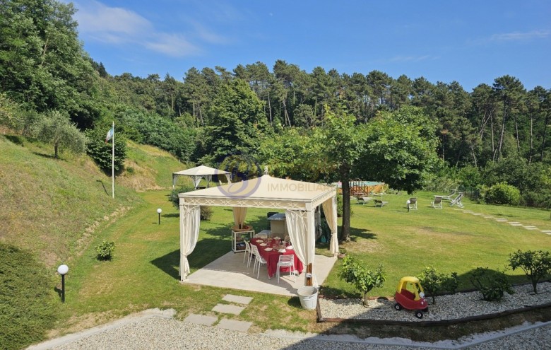 Villa singola in vendita a Camaiore