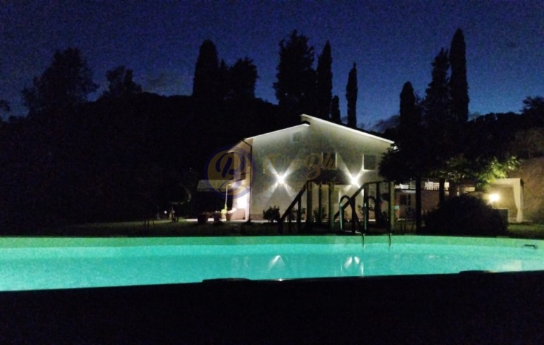 Villa singola in vendita a Camaiore